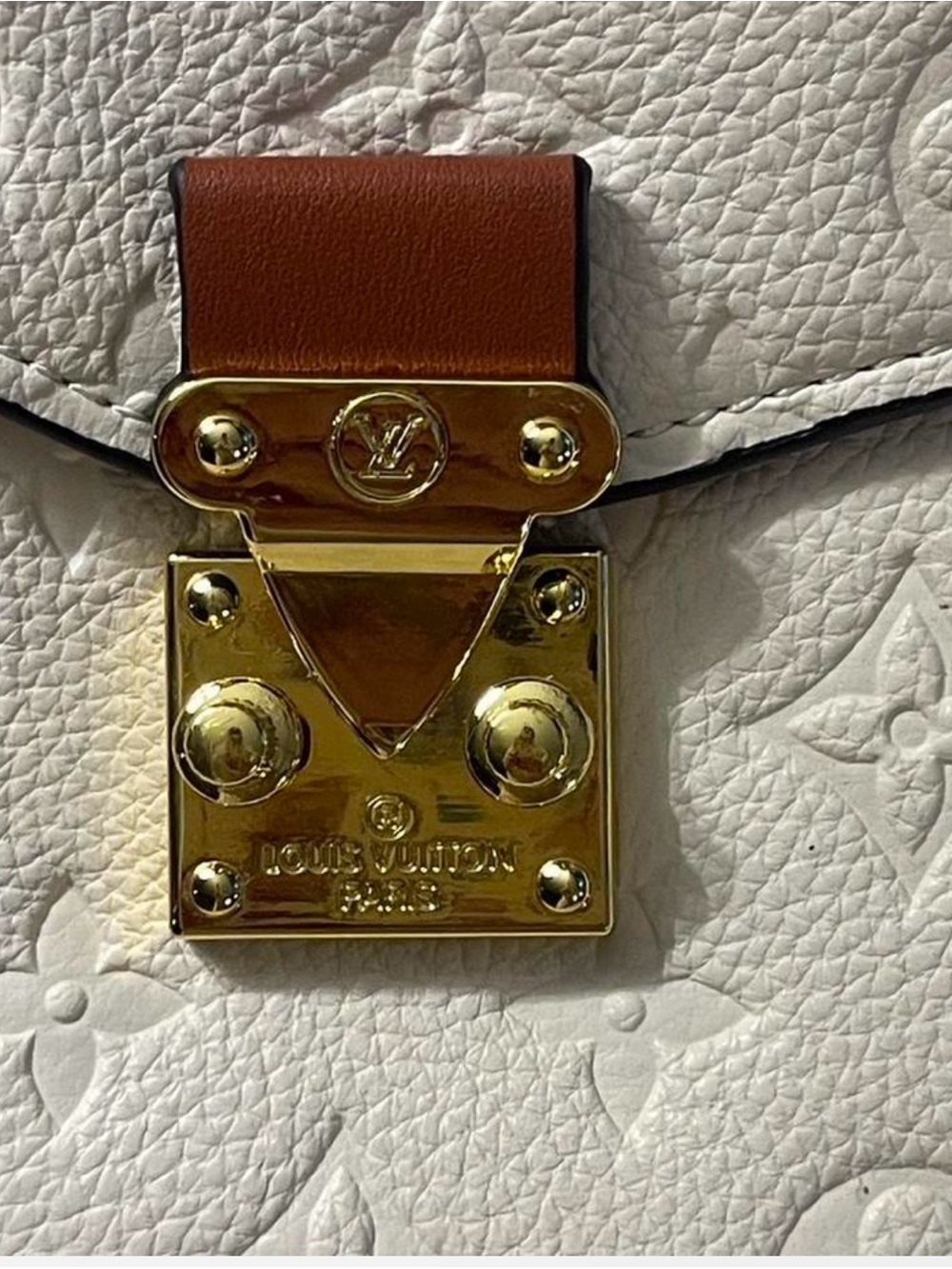 ‼️WOW‼️Source Unknown White Embossed Monogram bag with Brown Wrapped Handle‼️ - Picture 3 of 10